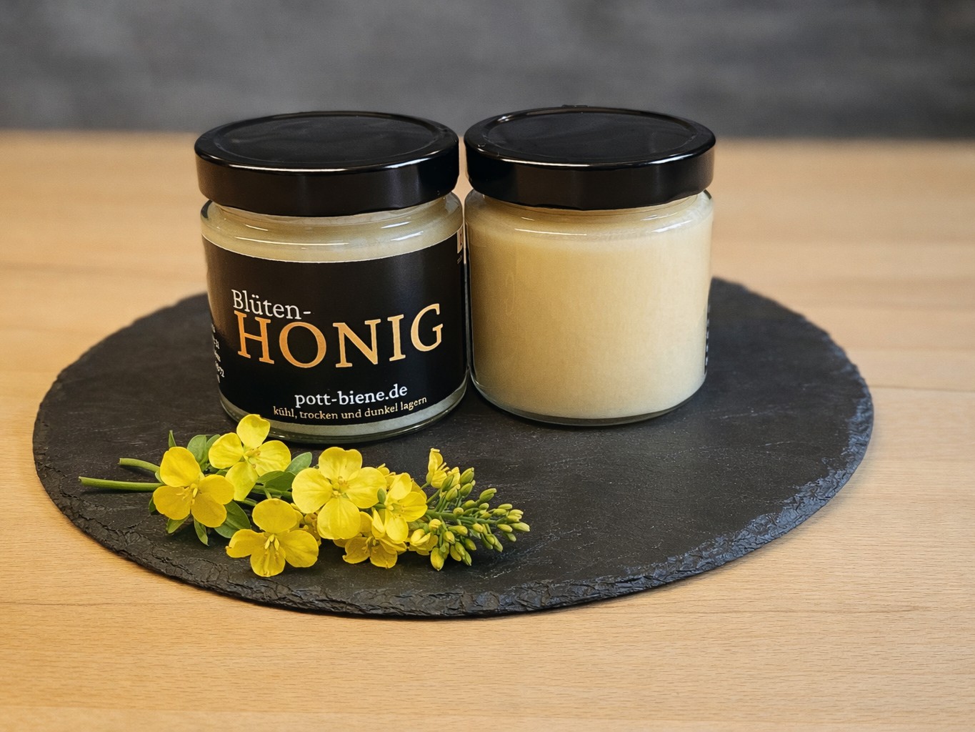 Glas Frühblüte mit Raps von Pott-Biene