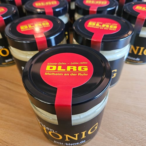 Honiggläser mit DLRG-Etiketten