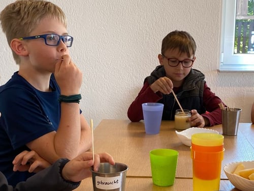 DLRG Kinder im Unterricht der Pott-Biene