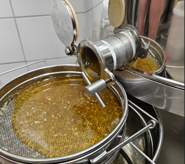 Produktbild von Honigsieb 150 Maschen, 34x40 Cm – Mit Metallring, Wiederverwendbar Für Imker